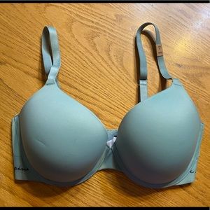 Victoria’s Secret 34DD Bra
